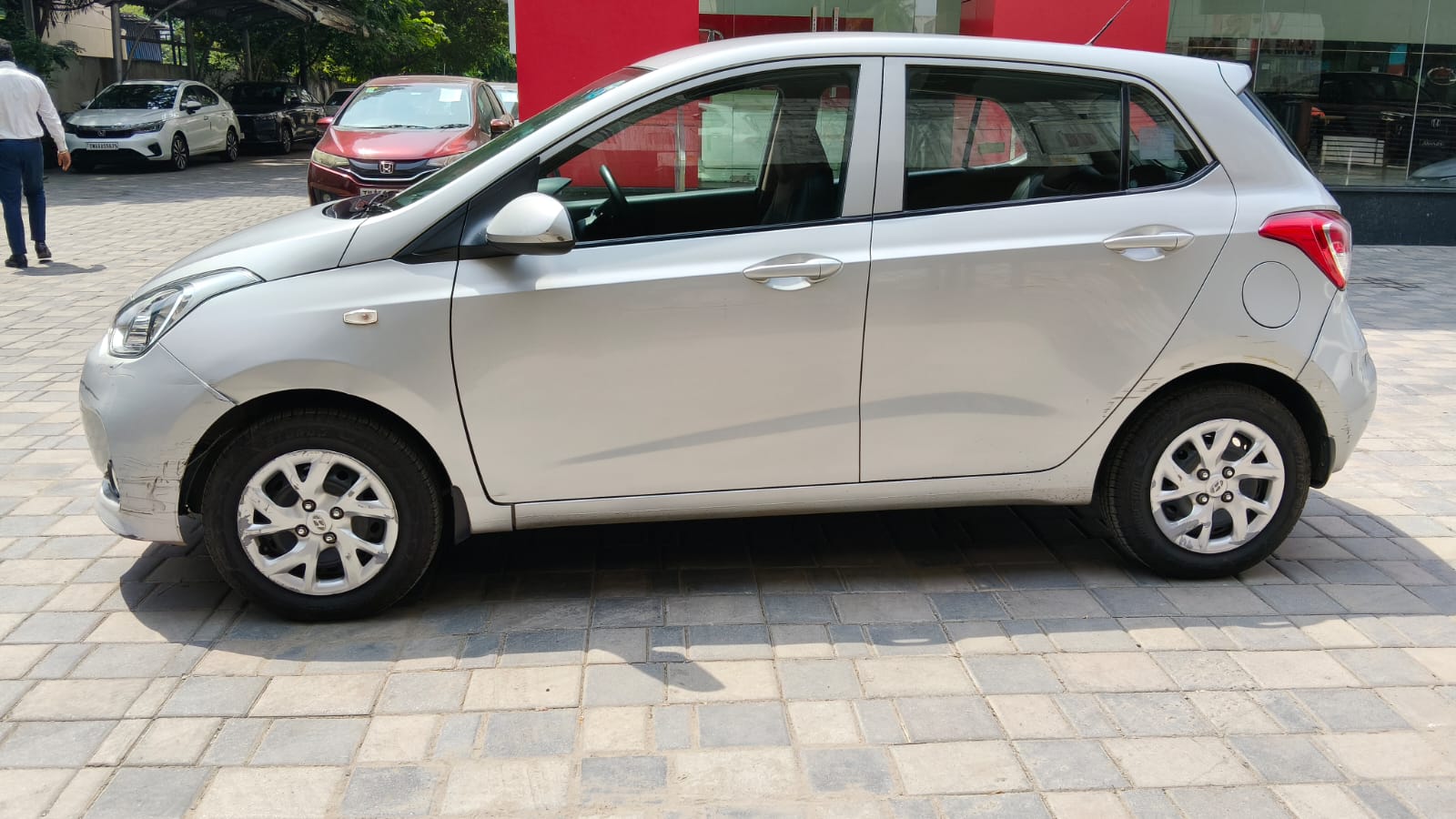 Grand I10  MAGNA